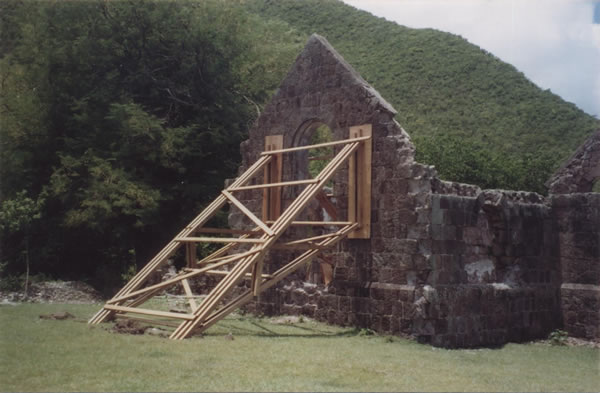 1999_installation_of_buttress_against_hurricanes